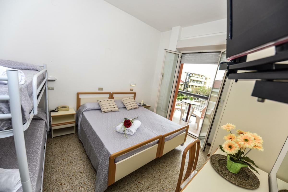 Hotel Caesar มิซาโน อาดรีอาติโก ภายนอก รูปภาพ