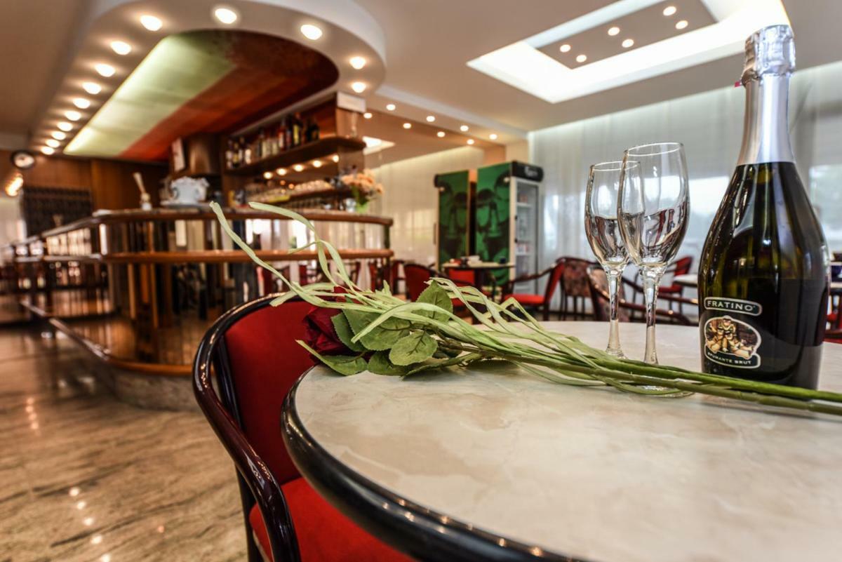 Hotel Caesar มิซาโน อาดรีอาติโก ภายนอก รูปภาพ
