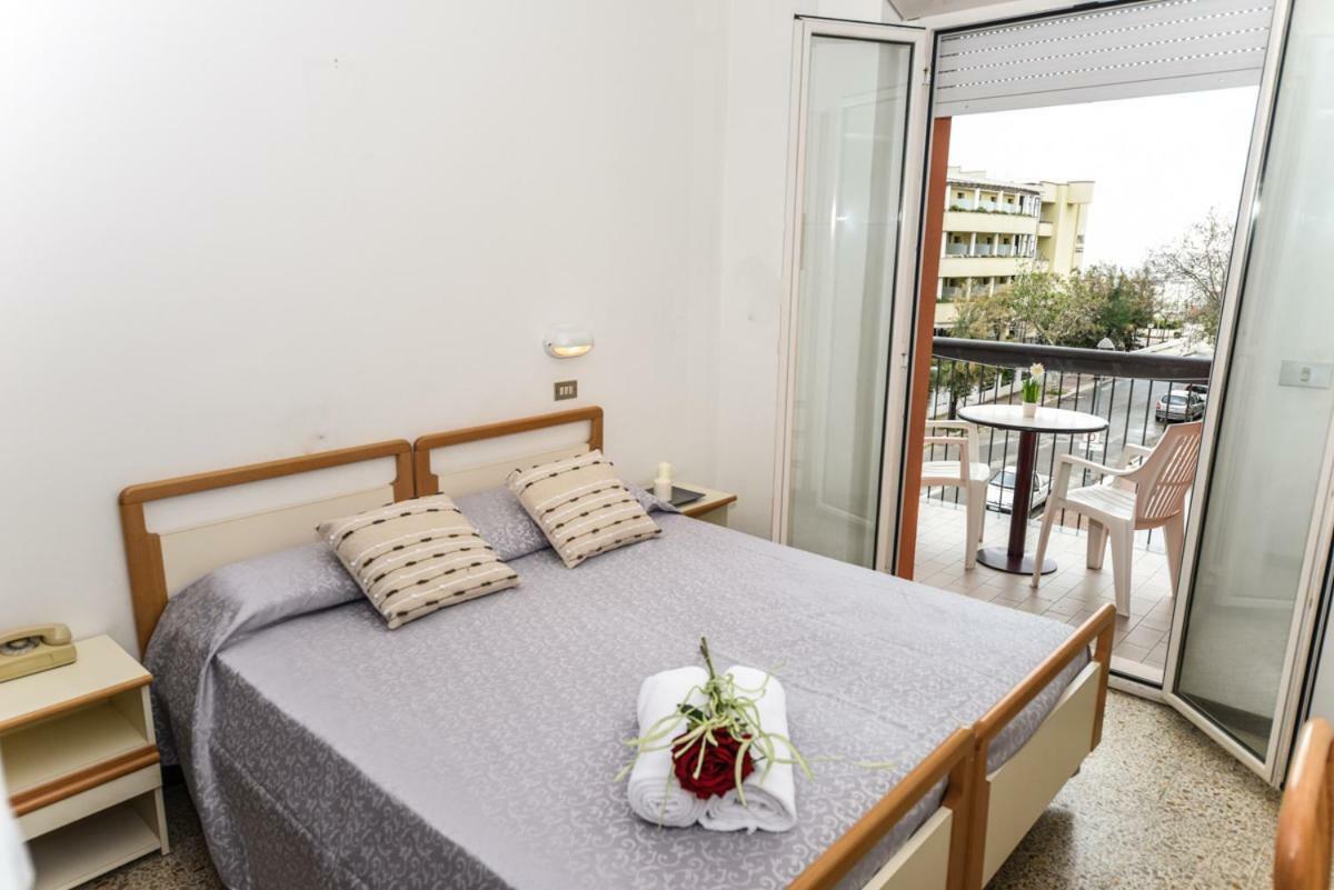 Hotel Caesar มิซาโน อาดรีอาติโก ภายนอก รูปภาพ