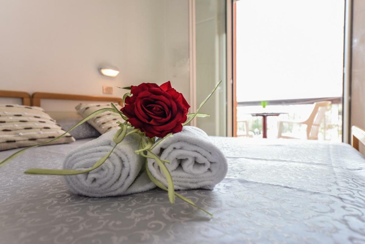 Hotel Caesar มิซาโน อาดรีอาติโก ภายนอก รูปภาพ