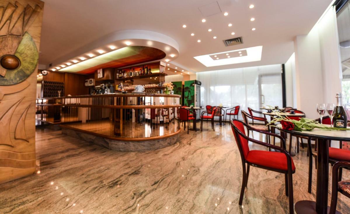 Hotel Caesar มิซาโน อาดรีอาติโก ภายนอก รูปภาพ
